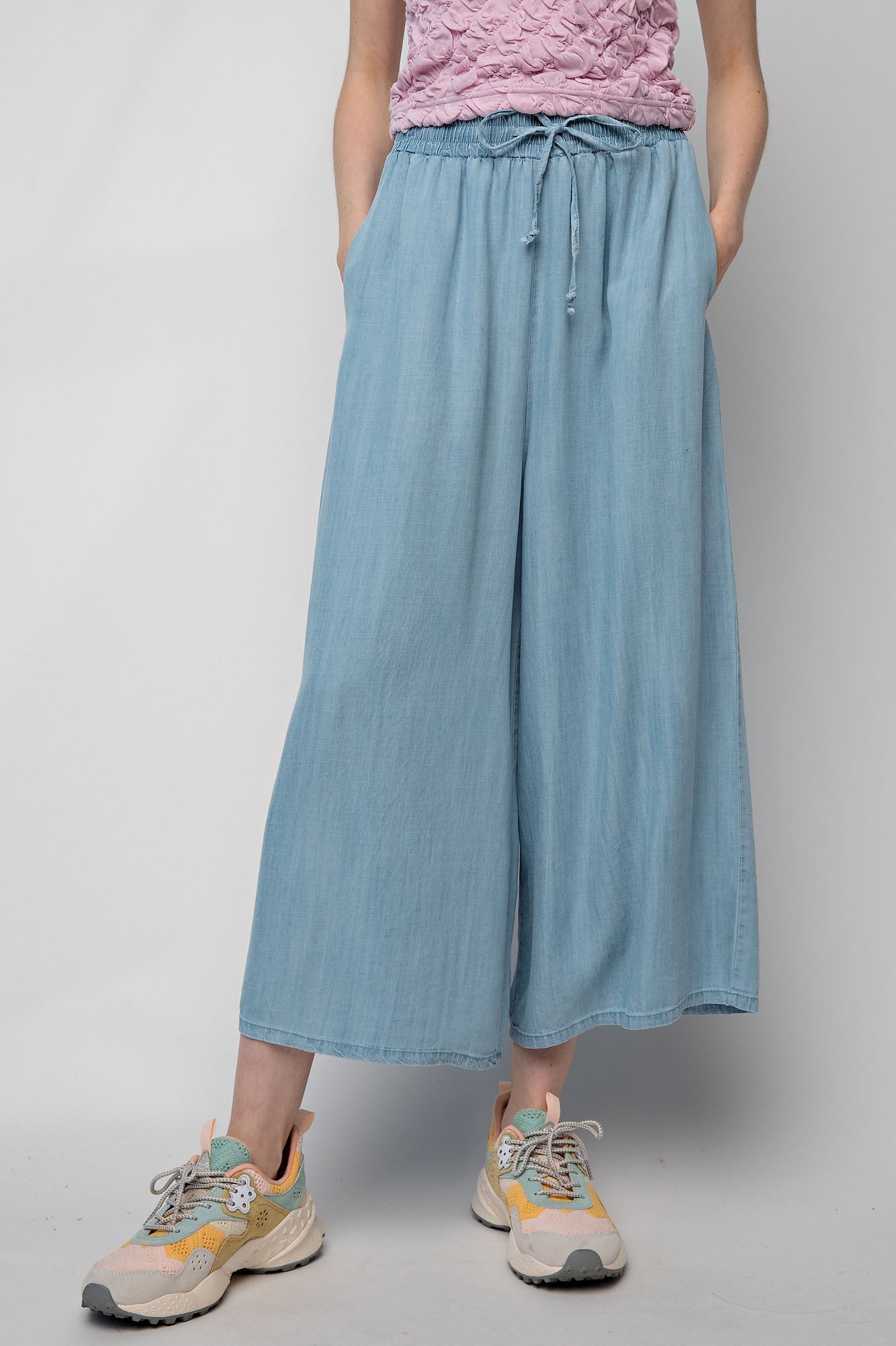 easel WASHED DENIM WIDE LEG CROPPED PANTS PLUS SIZE