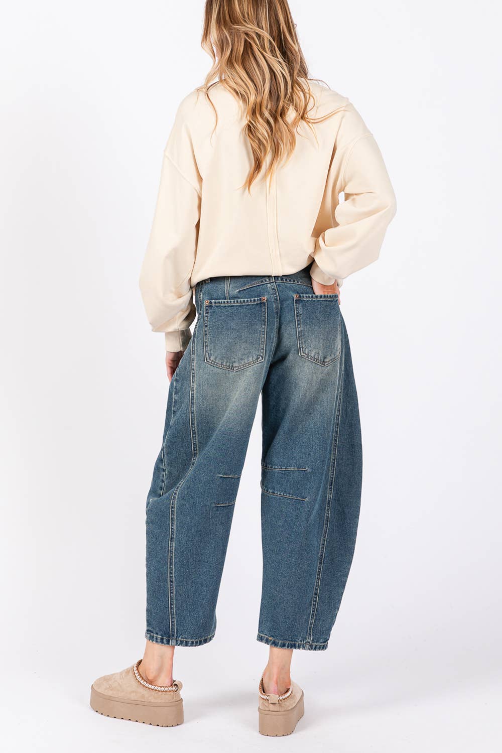 CLASSIC BARREL STYLE LEGS JEANS