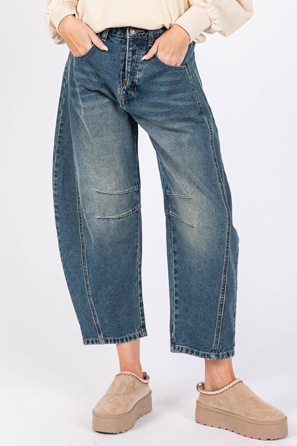 CLASSIC BARREL STYLE LEGS JEANS