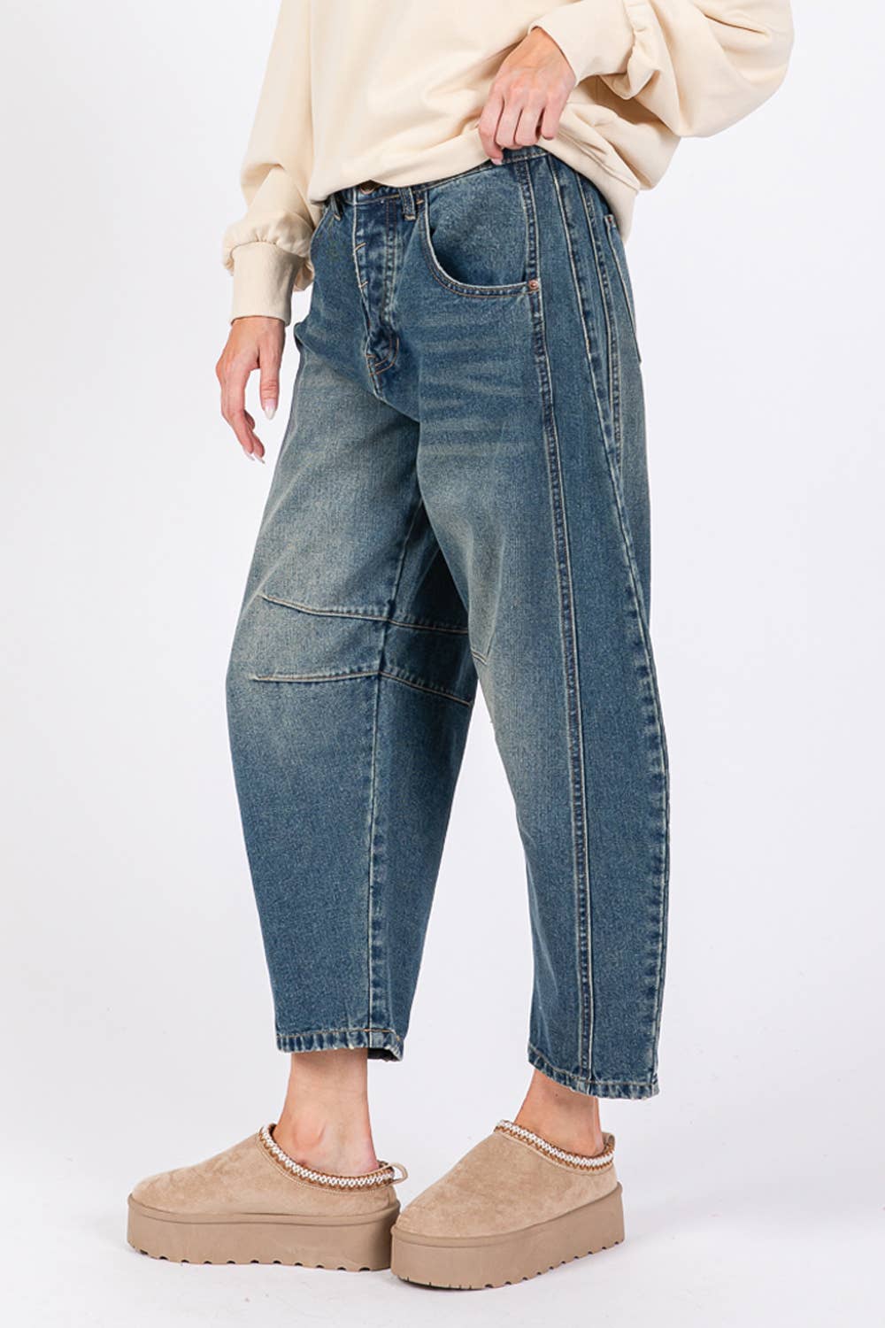 CLASSIC BARREL STYLE LEGS JEANS