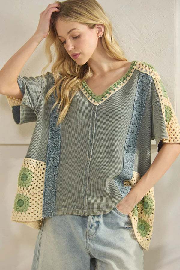 CROCHET CONTRAST SHORT SLEEVE TOP